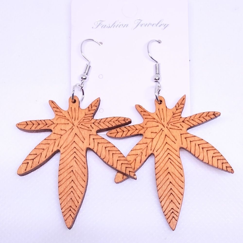 Earrings wooden leaf dangle new e44
